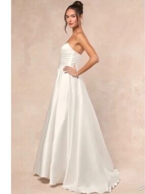 Lulu's Kahlida Strapless White A-Line Evening Gown Size M Nwt
